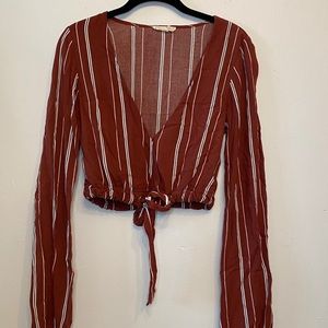 Long sleeve burgundy crop top!